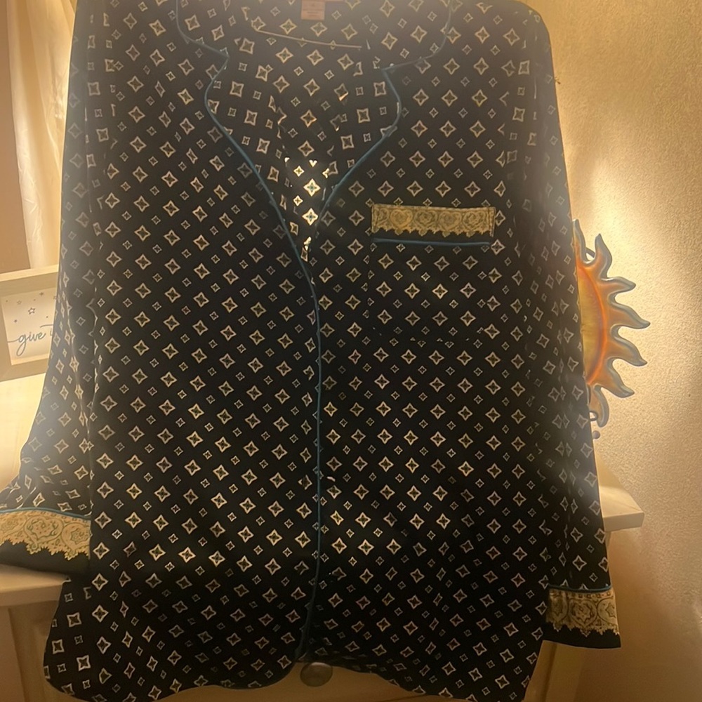 Black and cream and blue trim Cabernet pajamas size small